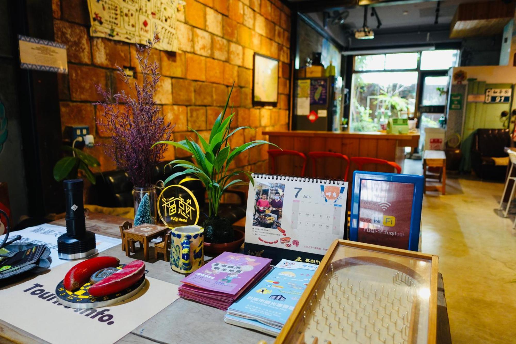 Fuqi Hostel - Heping Tainan Eksteriør billede