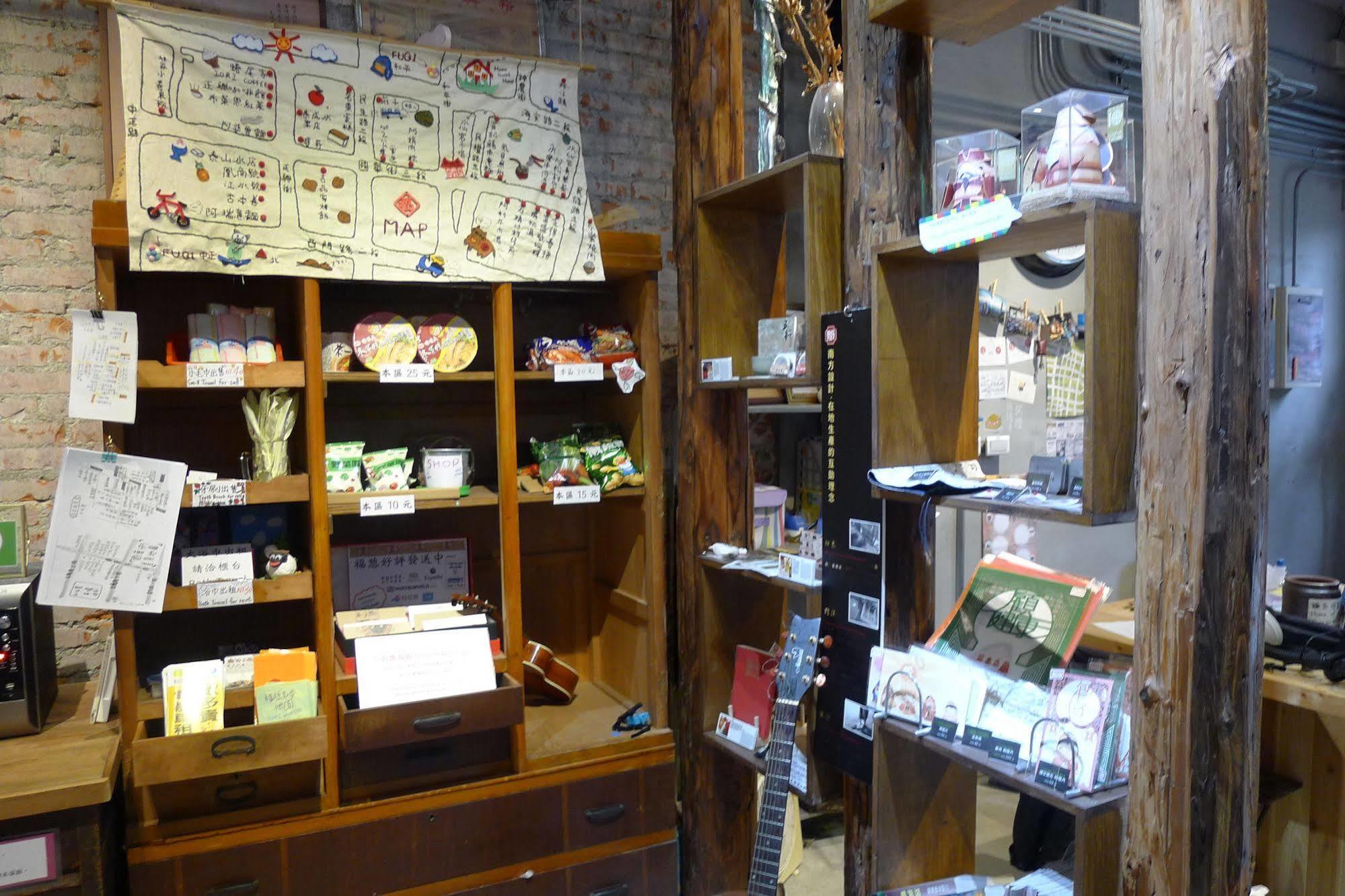 Fuqi Hostel - Heping Tainan Eksteriør billede